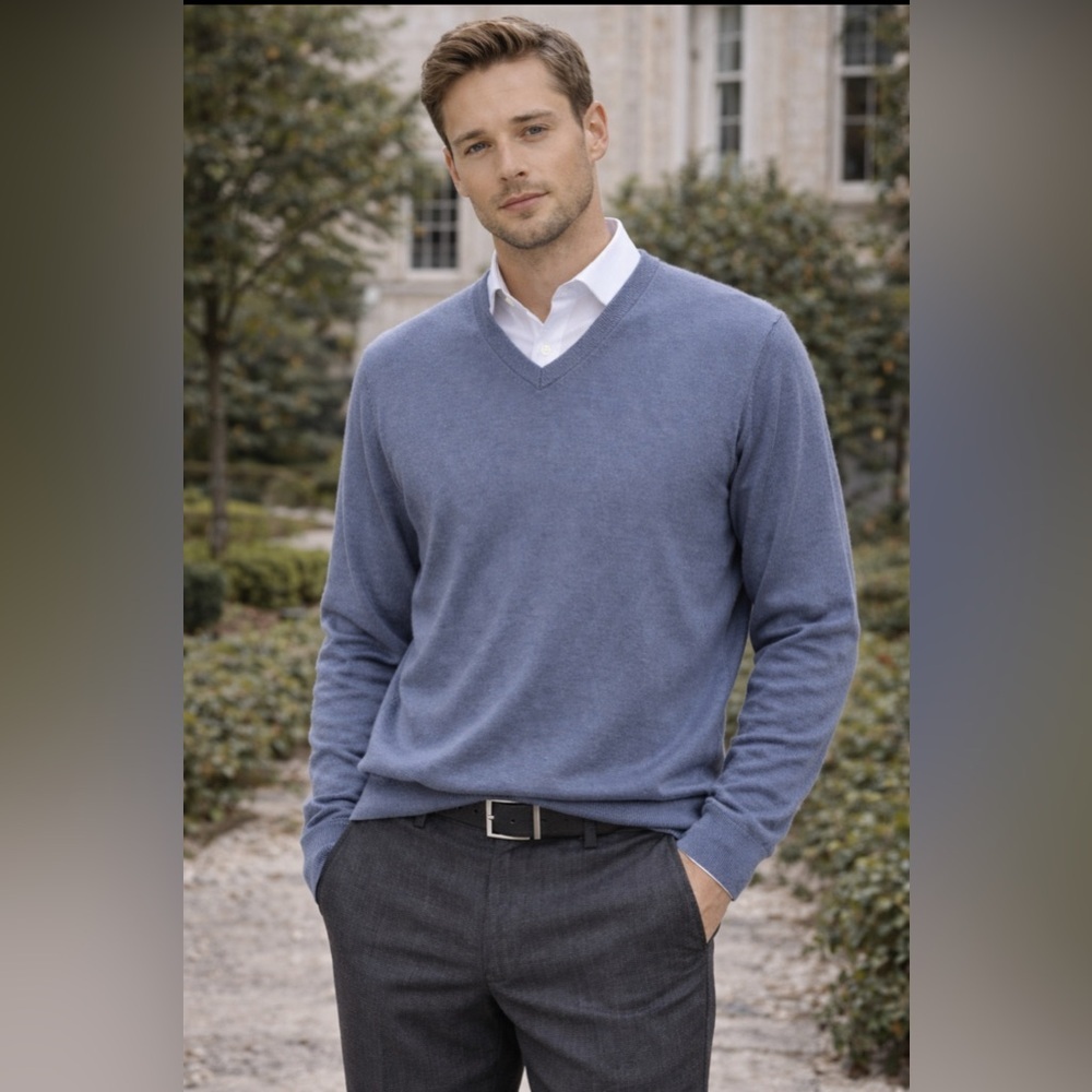 Jos A Bank Signature Large Light Blue  100% Silk V neck Sweater